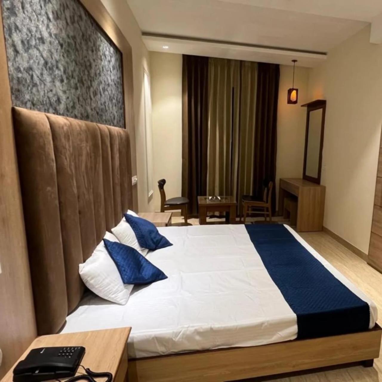 The Hotel Soho Zirakpur Exterior foto